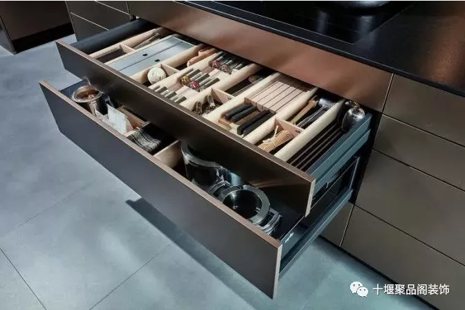 1535596418684205.png blob.png