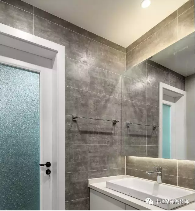 1535596969853535.png blob.png